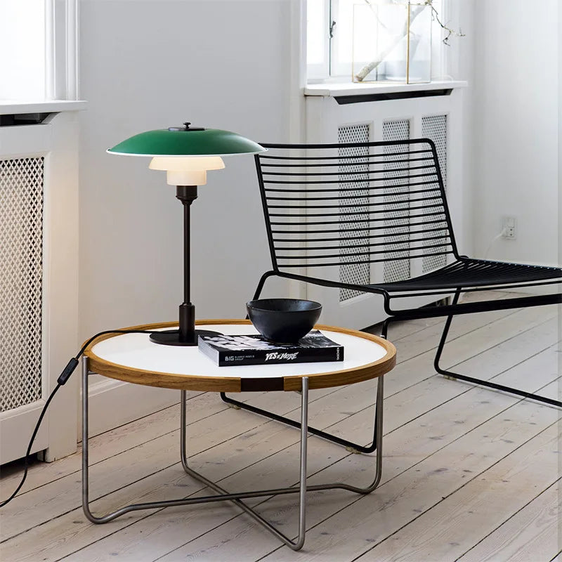 Eleganza Scandinava con Lampada da Scrivania in Vetro