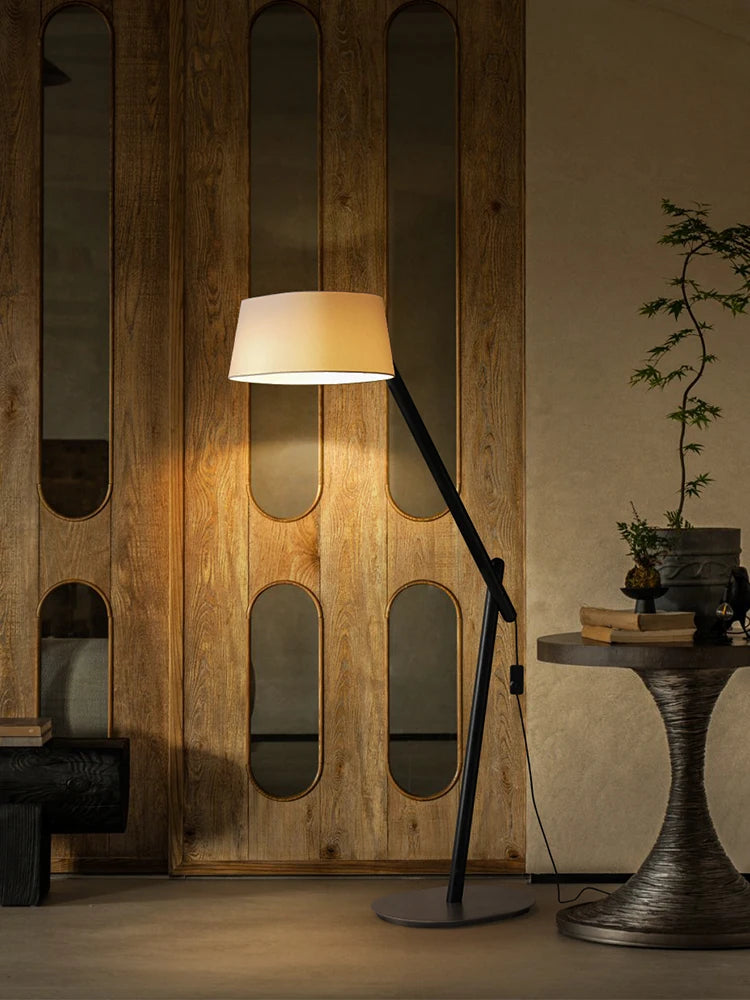 Lampada da Terra a Pesca in Legno Massello - Eleganza e Stile per Ogni Ambiente