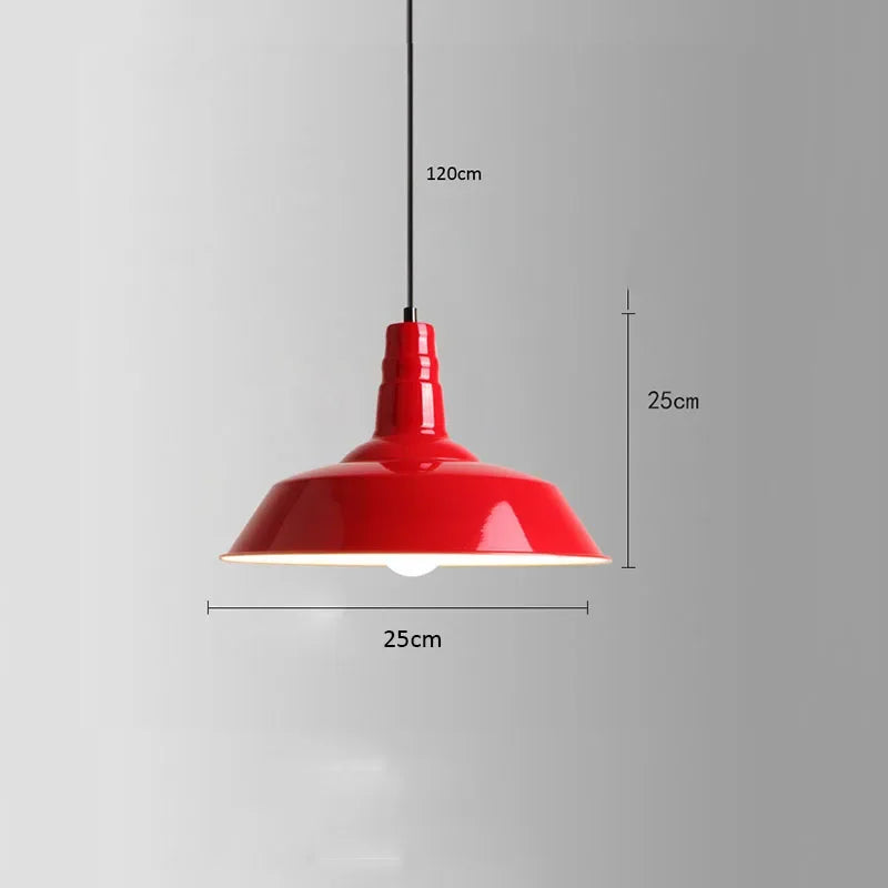Fascino Industriale con la Lampada a Sospensione Retrò Rossa