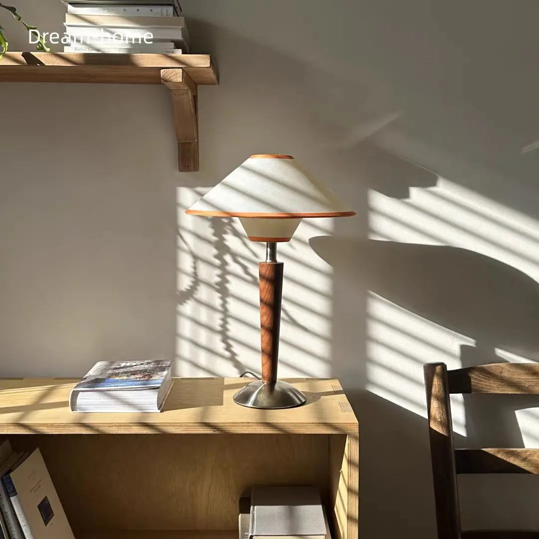 Eleganza Contemporanea con Lampada da Tavolo in Legno e Tessuto