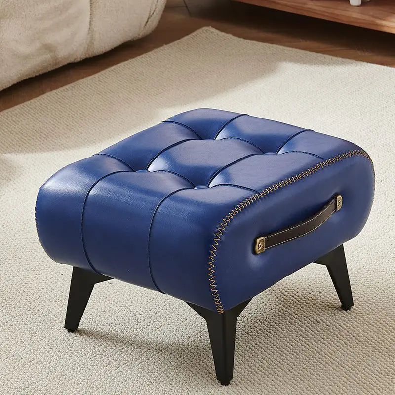 Sgabello Compatto Europeo - Eleganza e Funzionalità per Ogni Ambiente