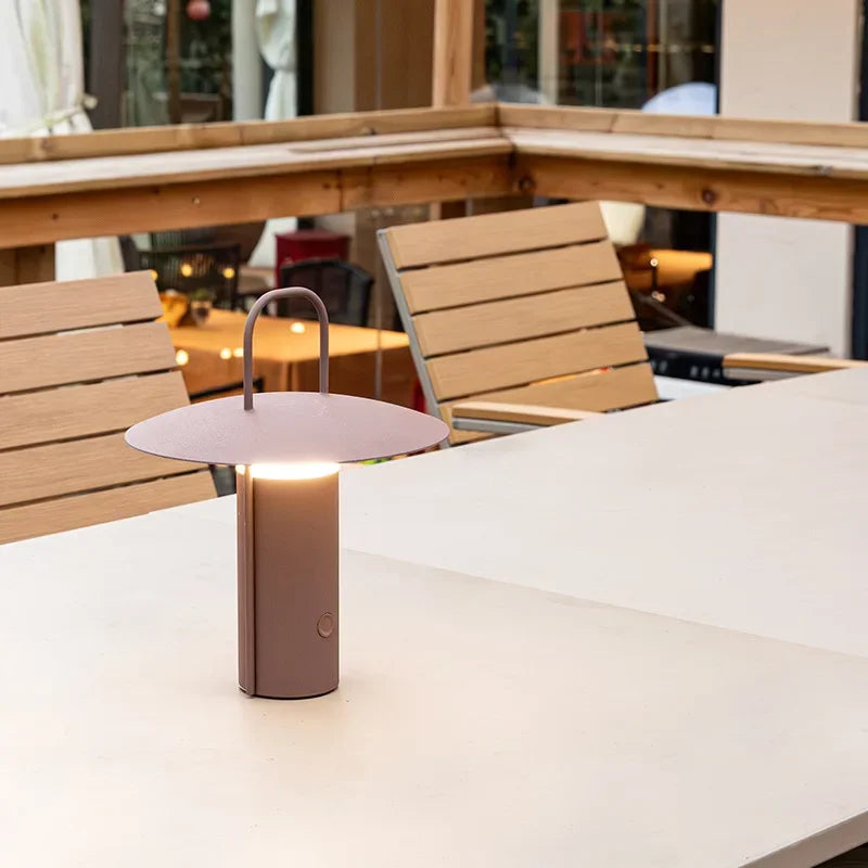 Lampada da Tavolo Ricaricabile USB: Illuminazione Elegante e Funzionale per Ogni Occasione