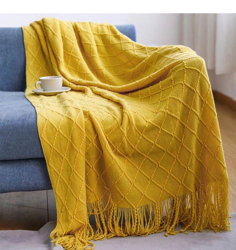 Coperta Lavorata a Maglia: Eleganza Nordica e Comfort per la Tua Casa