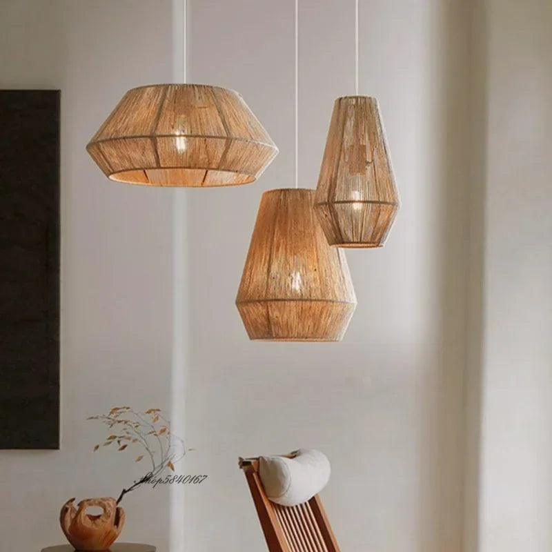 Lampada Vintage in Rattan Intrecciato a Mano - Eleganza e Raffinatezza per Ogni Ambiente