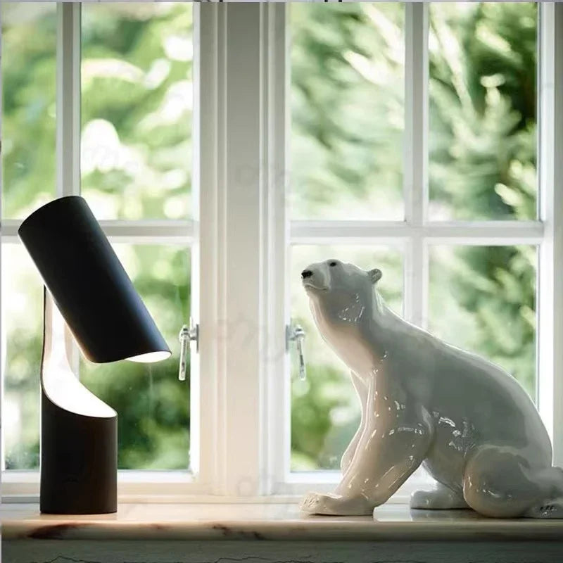 Lampada da Tavolo Elegante: Il Tocco Perfetto per il Design Moderno