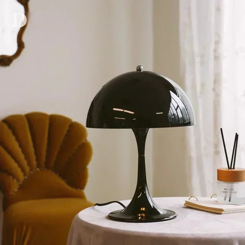 Eleganza Italiana con Lampada da Tavolo a Fungo
