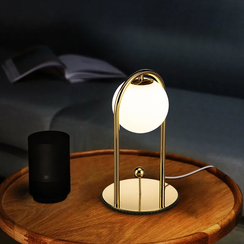 Lusso e Modernità con Lampada da Comodino Linglong