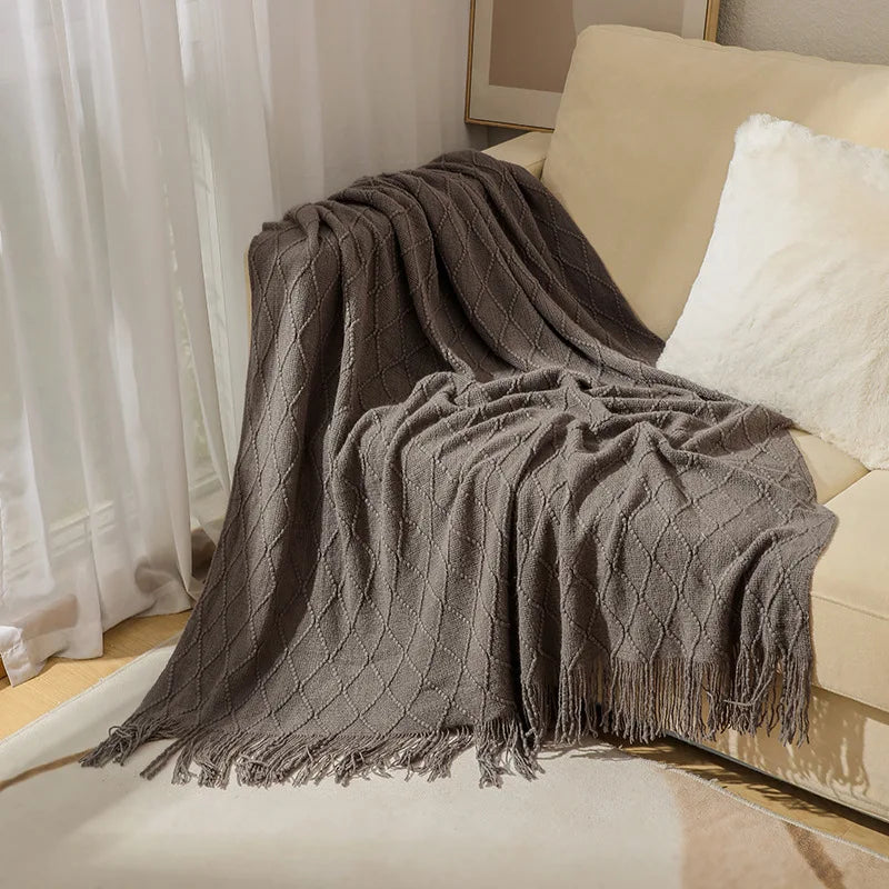 Coperta Lavorata a Maglia: Eleganza Nordica e Comfort per la Tua Casa