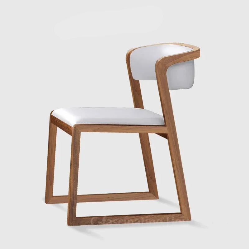 Eleganza Naturale con Poltrona in Legno Massello