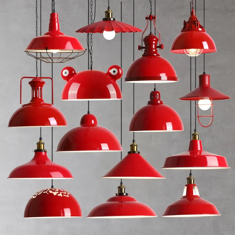 Fascino Industriale con la Lampada a Sospensione Retrò Rossa