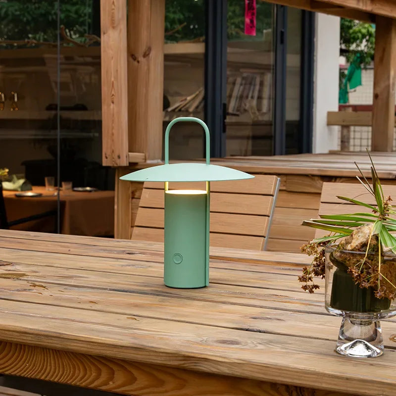 Lampada da Tavolo Ricaricabile USB: Illuminazione Elegante e Funzionale per Ogni Occasione