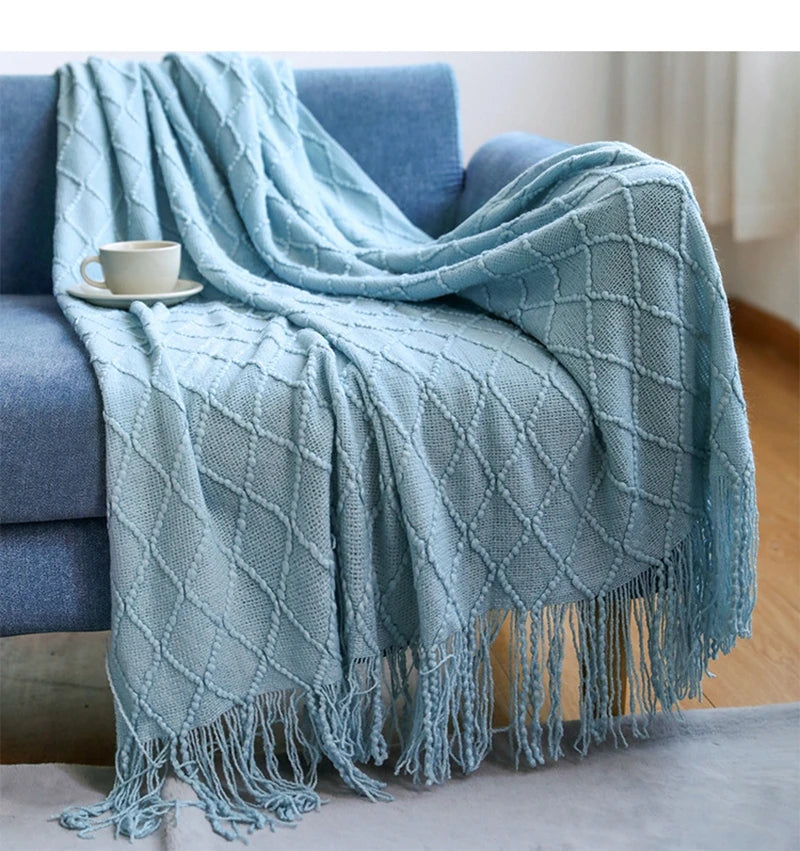 Coperta Lavorata a Maglia: Eleganza Nordica e Comfort per la Tua Casa
