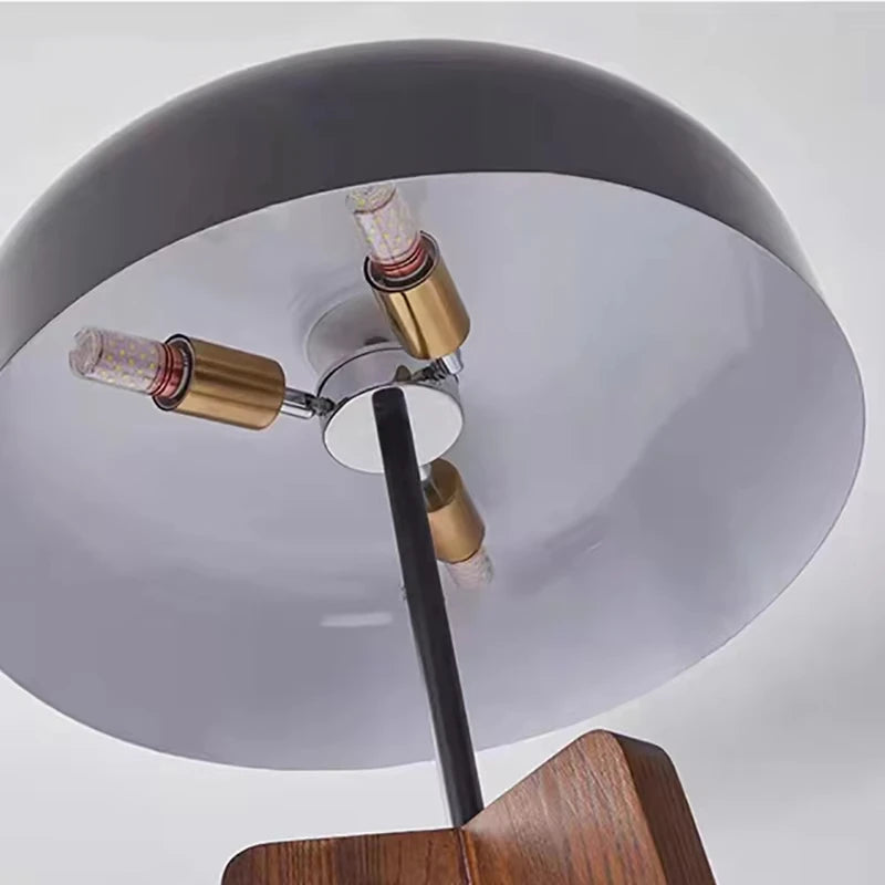 Eleganza Retrò con Lampada da Terra in Legno Massello