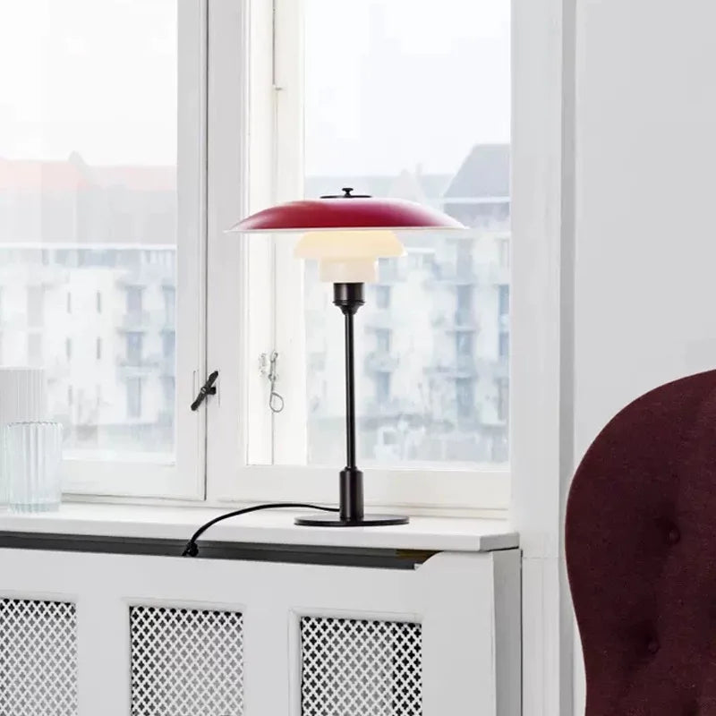 Eleganza Scandinava con Lampada da Scrivania in Vetro
