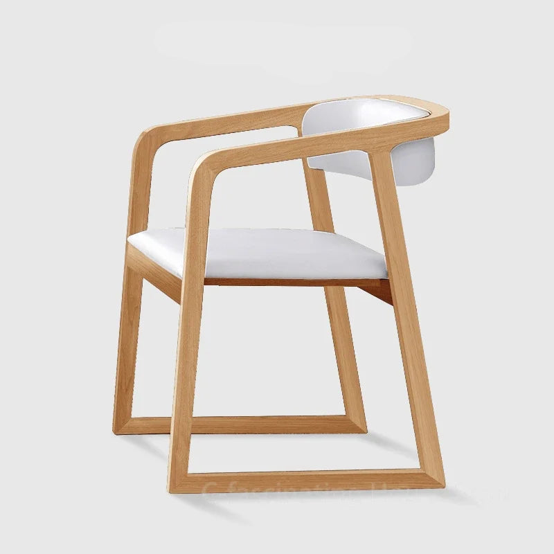 Eleganza Naturale con Poltrona in Legno Massello
