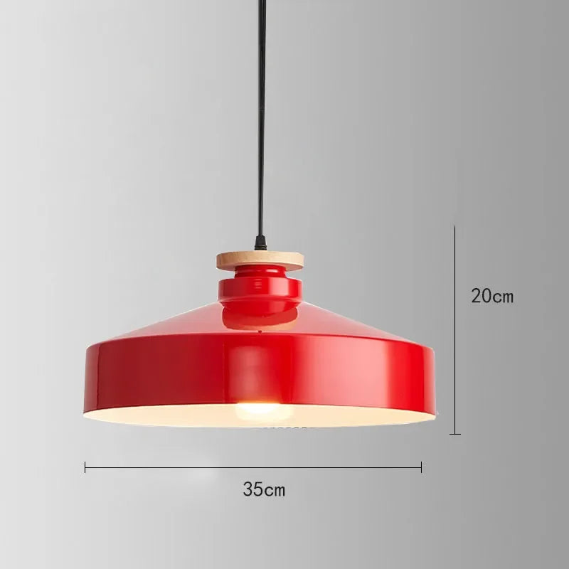 Fascino Industriale con la Lampada a Sospensione Retrò Rossa