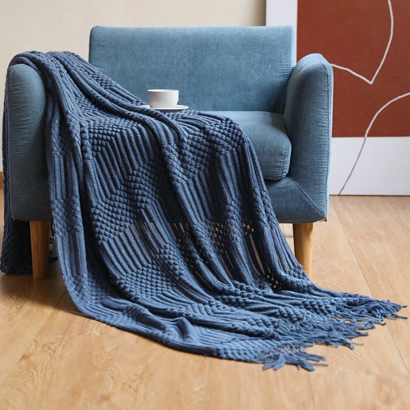 Coperta Lavorata a Maglia: Eleganza Nordica e Comfort per la Tua Casa