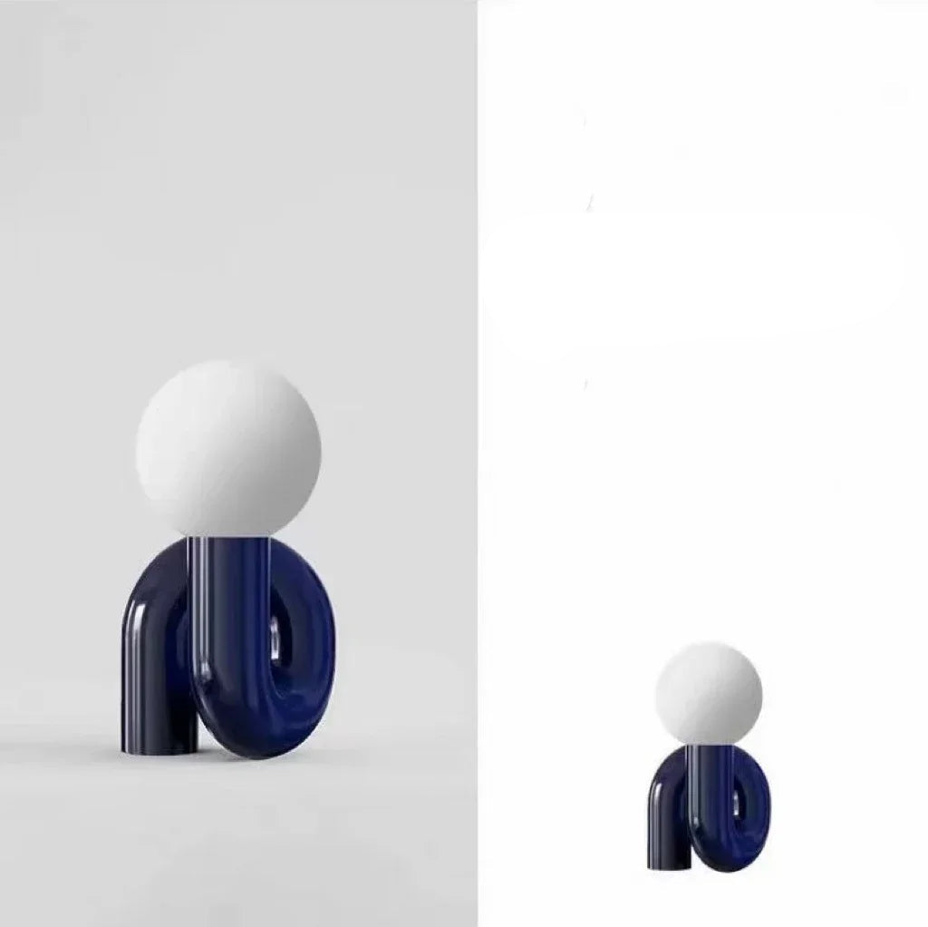 Lampada da Scrivania Nordica in Resina - Illuminazione Elegante per Ogni Stanza