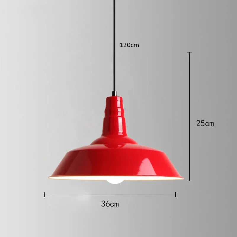 Fascino Industriale con la Lampada a Sospensione Retrò Rossa
