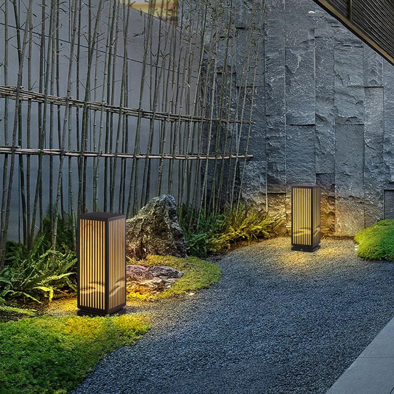 Lampada da Giardino in Marmo e Acciaio - Eleganza e Resistenza per gli Spazi Esterni