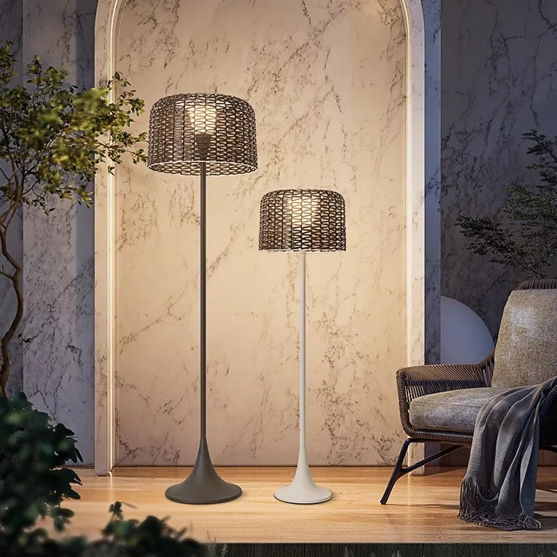 Lampada a LED da Terra Solare in Rattan Intrecciato - Stile e Resistenza per il Tuo Giardino