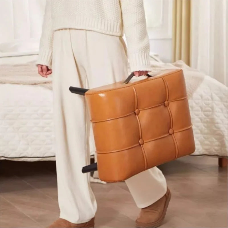 Sgabello Compatto Europeo - Eleganza e Funzionalità per Ogni Ambiente