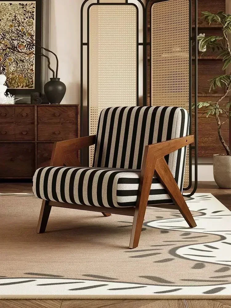 Poltrona Medievale di Design - Eleganza e Comfort per Ogni Ambiente