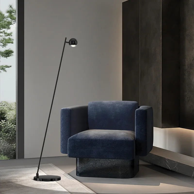 Raffinatezza Art Déco con una Lampada da Terra in Acciaio Inossidabile