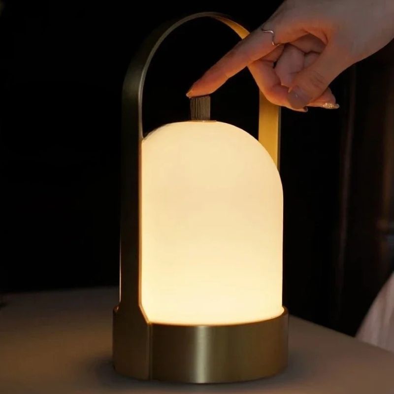 Lampada da Tavolo Portatile LED per Esterni: Illuminazione Senza Fili e Impermeabile