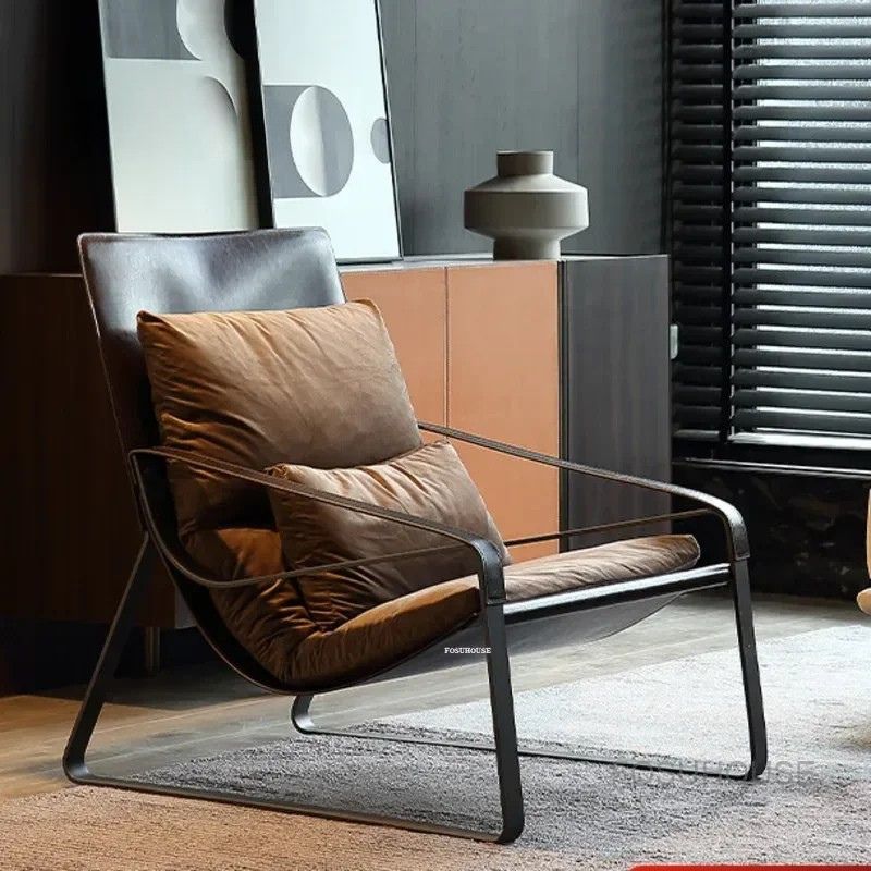 Poltrona Nordica in Tessuto di Lusso Italiano - Comfort e Design per il Tuo Soggiorno