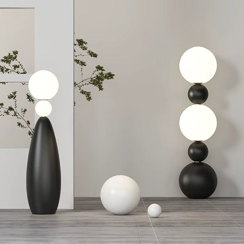 Eleganza Medievale con una Lampada da Terra di Design Italiano
