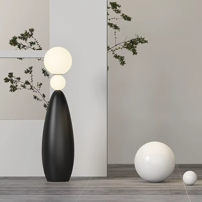 Eleganza Medievale con una Lampada da Terra di Design Italiano
