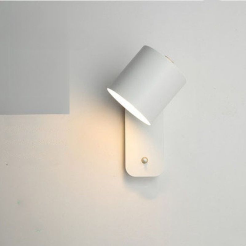 Eleganza Nordica con Lampada da Parete Minimalista