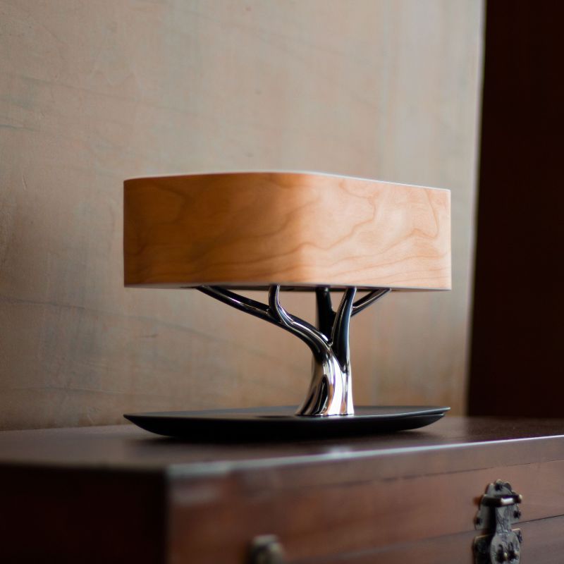 Raffinatezza Naturale con Lampada Albero con Ricarica Wireless