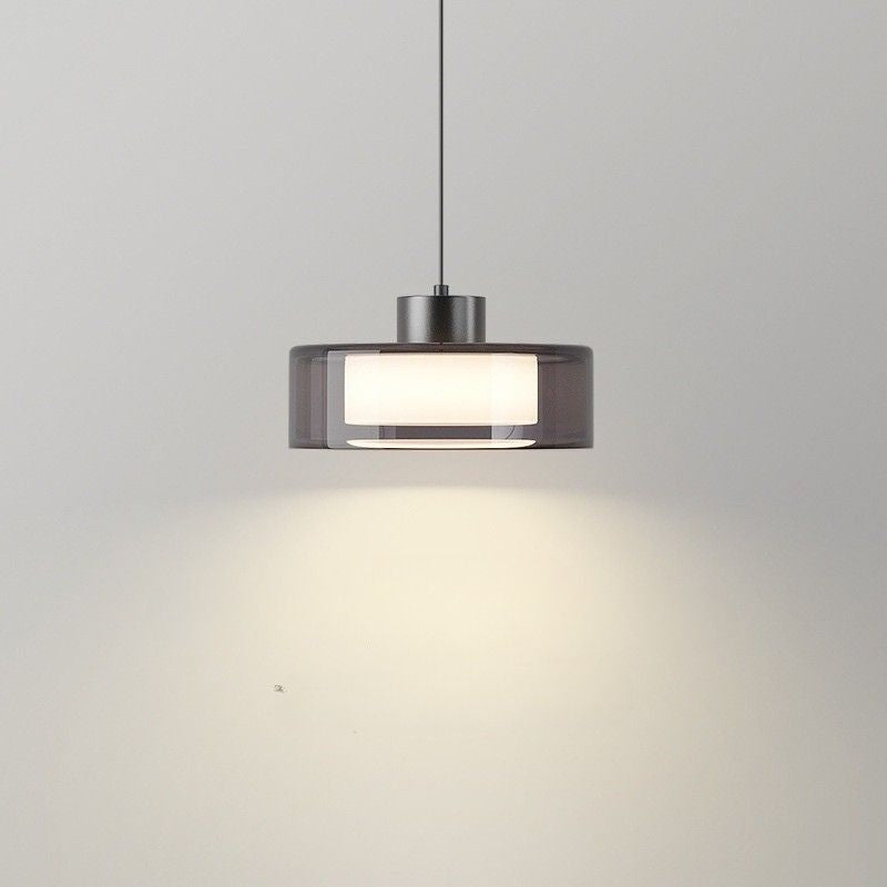 Eleganza Minimalista con Lampadario in Rame e Vetro