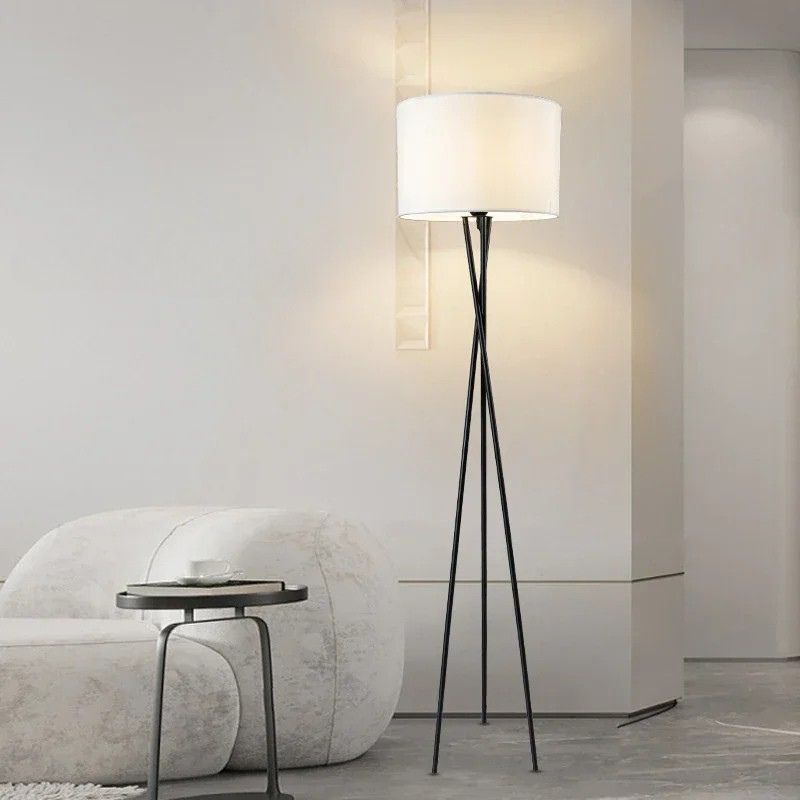 Lampada da Terra Nordica - Eleganza e Stile per Spazi Moderni