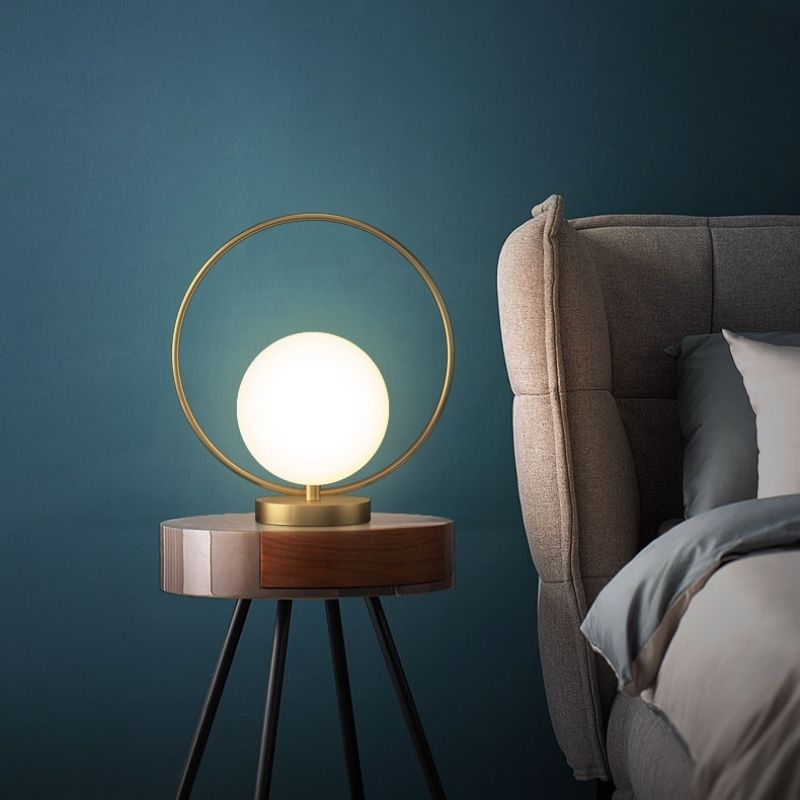 Lampada da Comodino in Rame - Lusso Leggero e Atmosfera Romantica