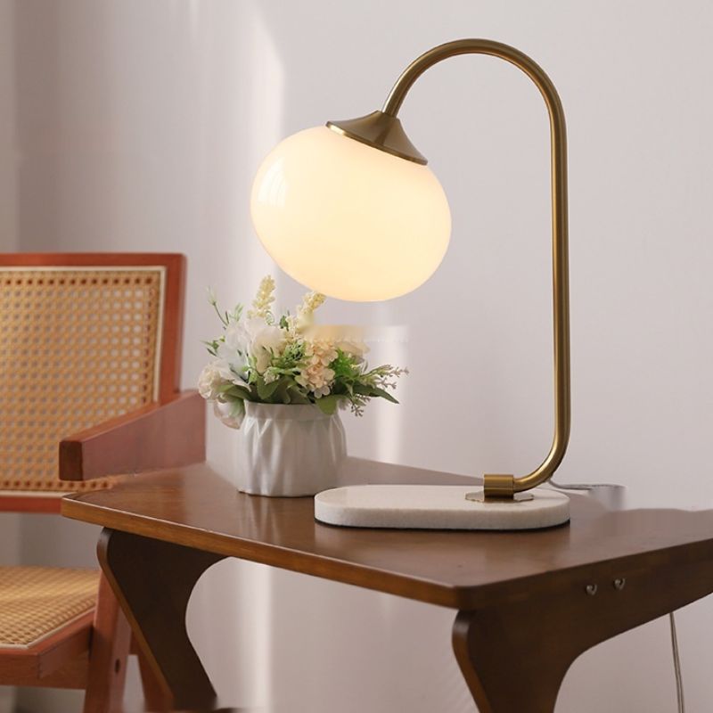 Luce d'Altri Tempi - Lampada da Comodino Stile Medioevale