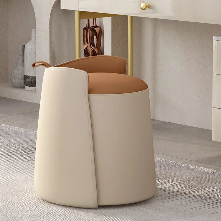 Sgabello Moderno e Lusso: Design Minimalista per la Tua Casa