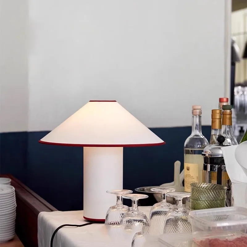 Eleganza Wabi-Sabi con Lampada da Tavolo Colette