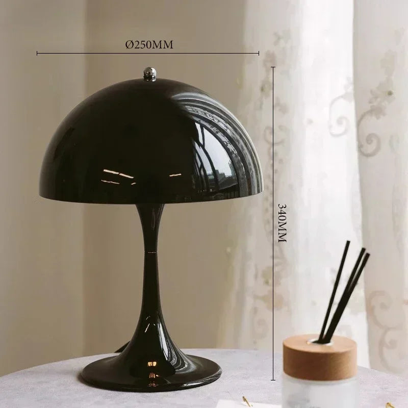 Eleganza Italiana con Lampada da Tavolo a Fungo
