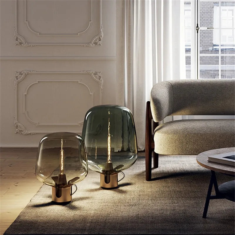 Lampada da Tavolo in Vetro Soffiato: Design Italiano e Eleganza Moderna