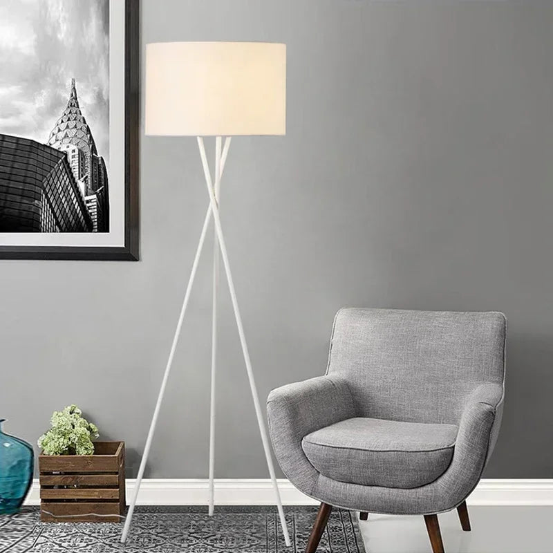 Lampada da Terra Nordica - Eleganza e Stile per Spazi Moderni