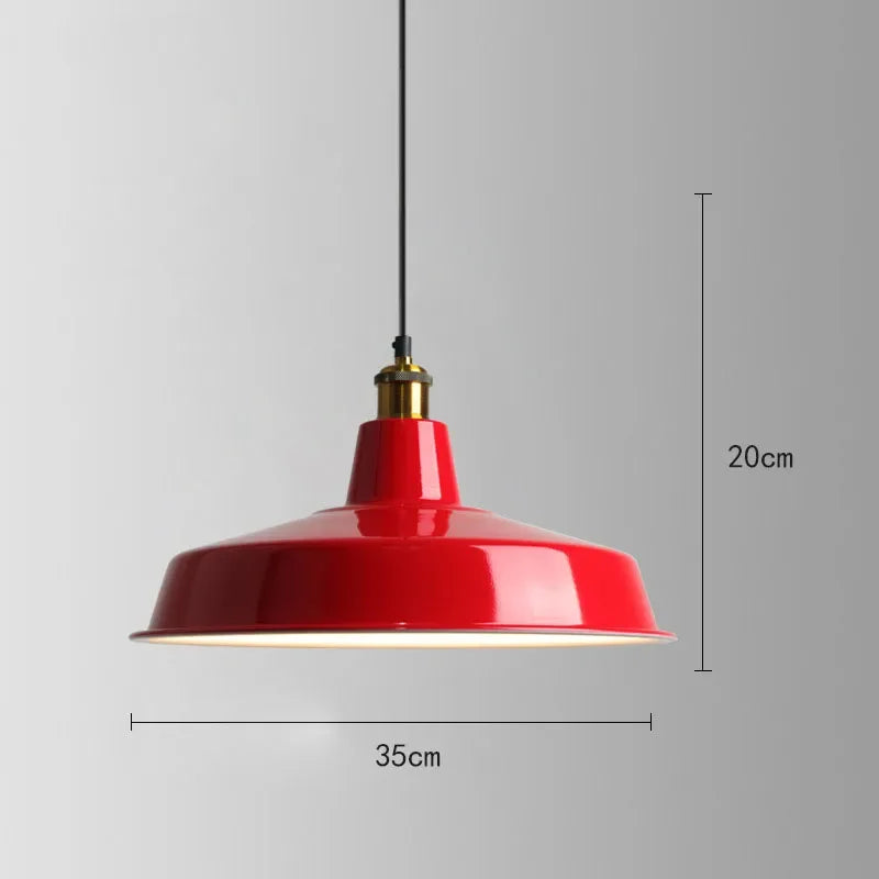 Fascino Industriale con la Lampada a Sospensione Retrò Rossa