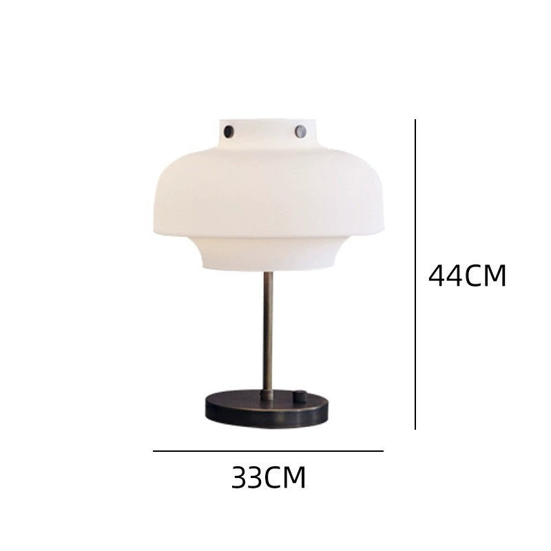 Eleganza Accogliente con Lampada da Comodino in Vetro