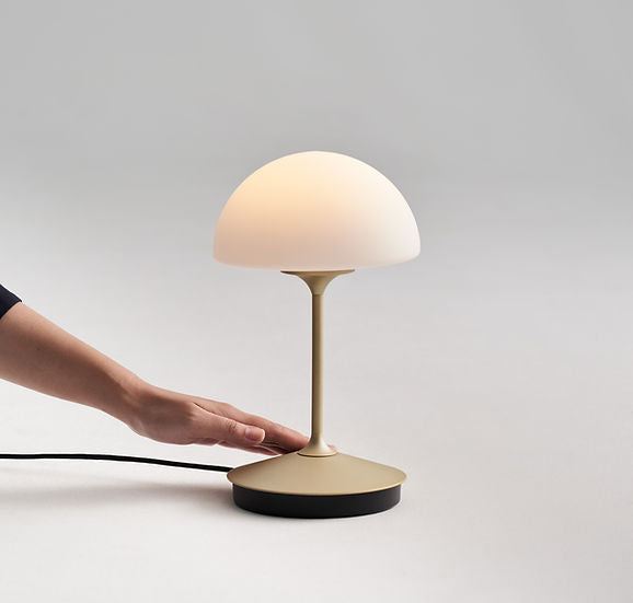 Lampada Decorativa a Fungo - Eleganza Contemporanea per Uffici e Spazi Creativi