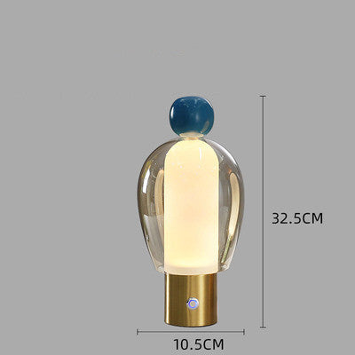 Minimalismo Elegante con Lampada da Tavolo in Vetro