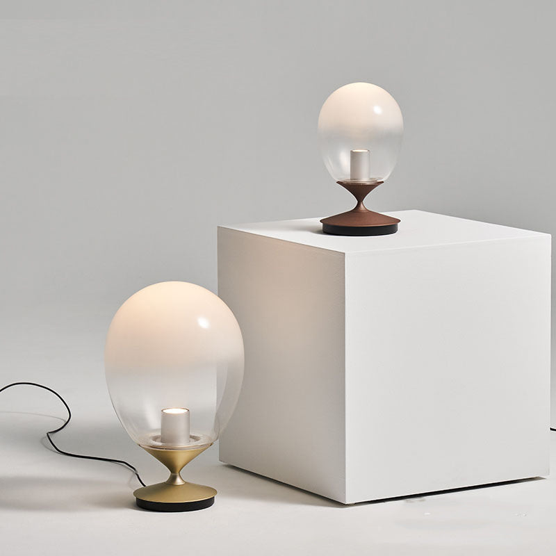 Eleganza Dimmerabile con Lampada da Tavolo in Metallo