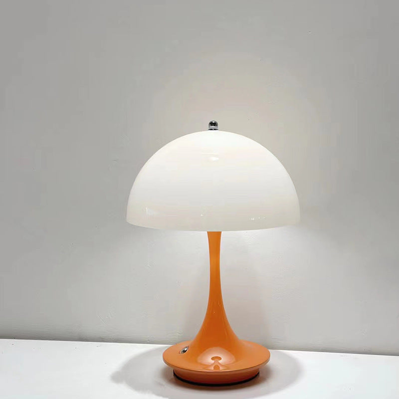 Lampada da Tavolo Nordica Retrò - Eleganza e Praticità per la Camera da Letto