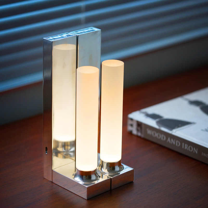 Eleganza Funzionale con Lampada Decorativa a Lunga Durata